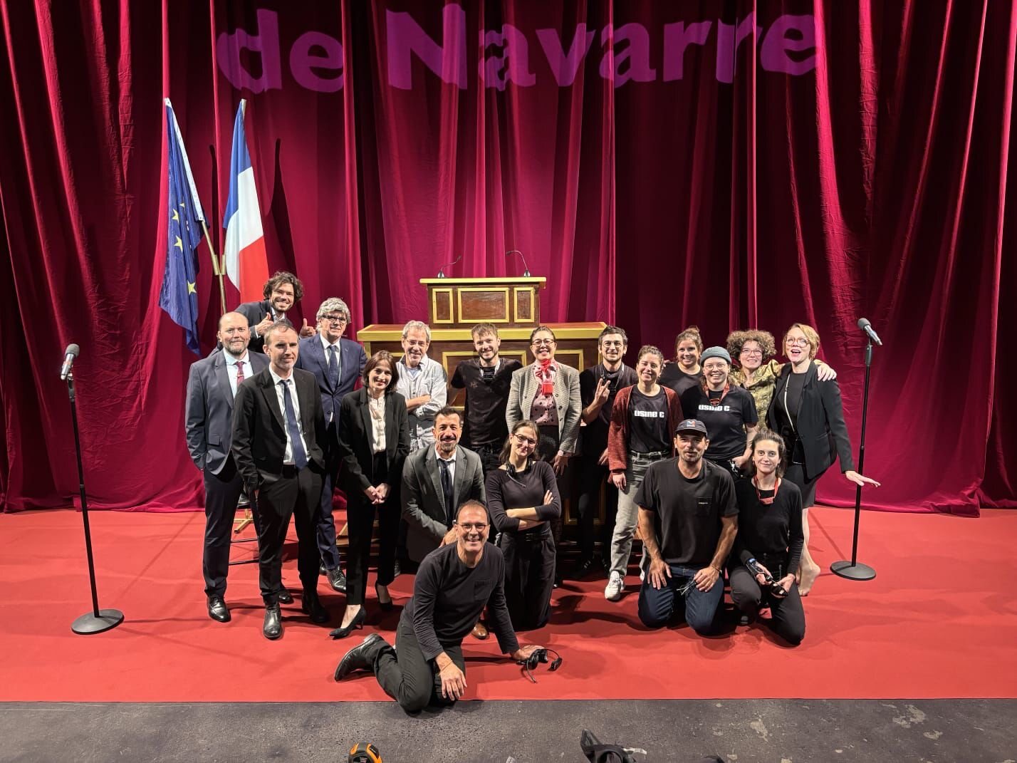 L’équipe des Chiens de Navarre sur scène
